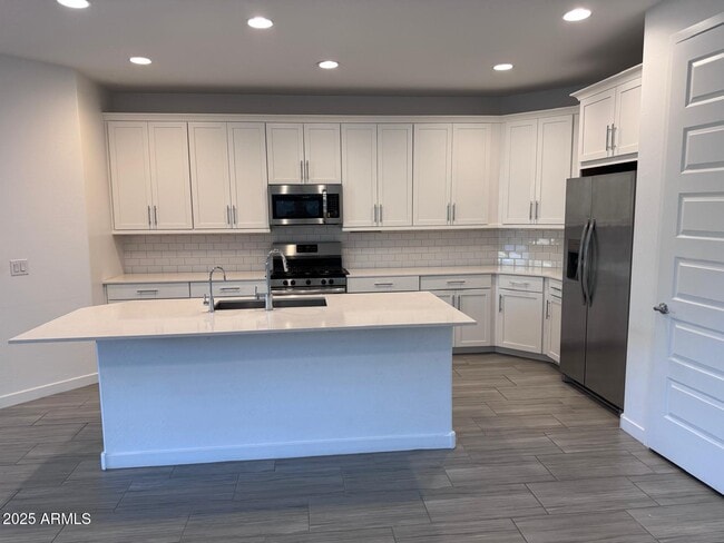 Photo - 80 E Elmwood Pl