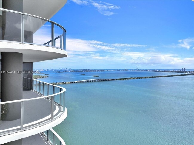 Photo - 700 NE 24th St Unidad 4507