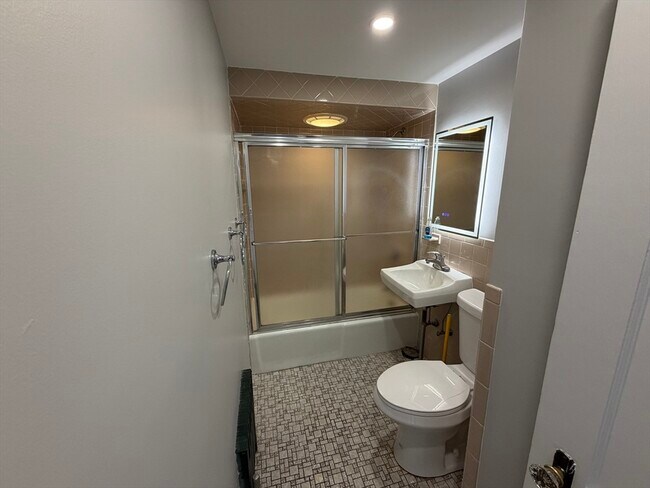 Photo - 19-21 Maple St Unit 3