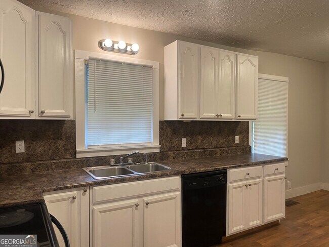 Photo - 5157 West St