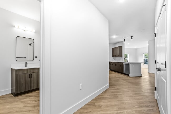2BR, 2BA - The Olympia - 1,250SF - The Pike Apartments