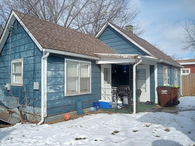 Building Photo - 611 Croswell St