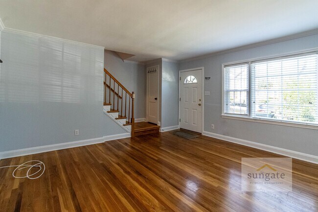 Photo - 959 Radcliffe Rd