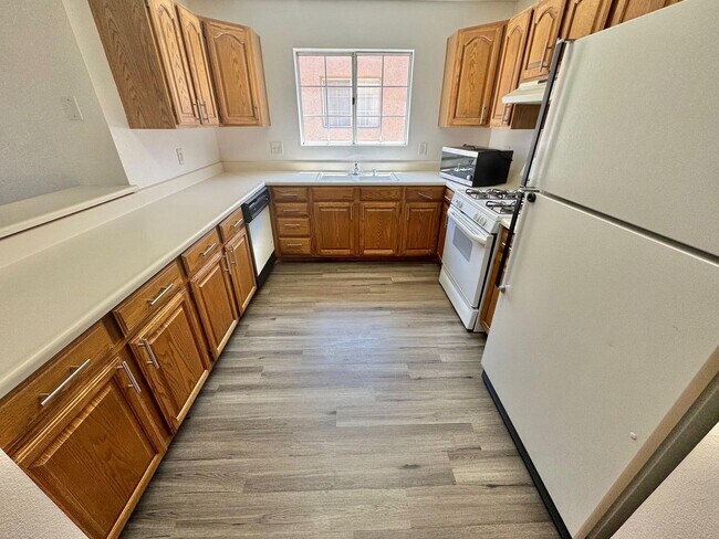 Photo - BEAUTIFULLY UPGRADED CONDO - SPACIOUS 2 BE...