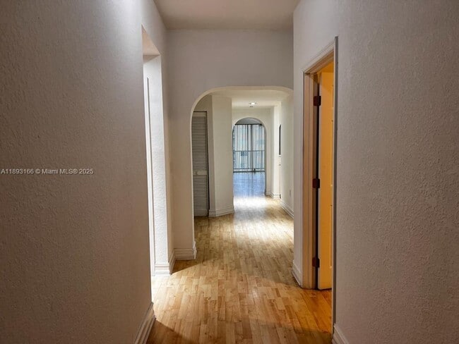Photo - 10700 NW 66th St