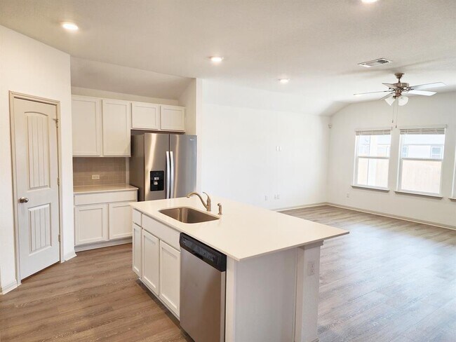 Photo - 215 Sweetwater Crk Ln