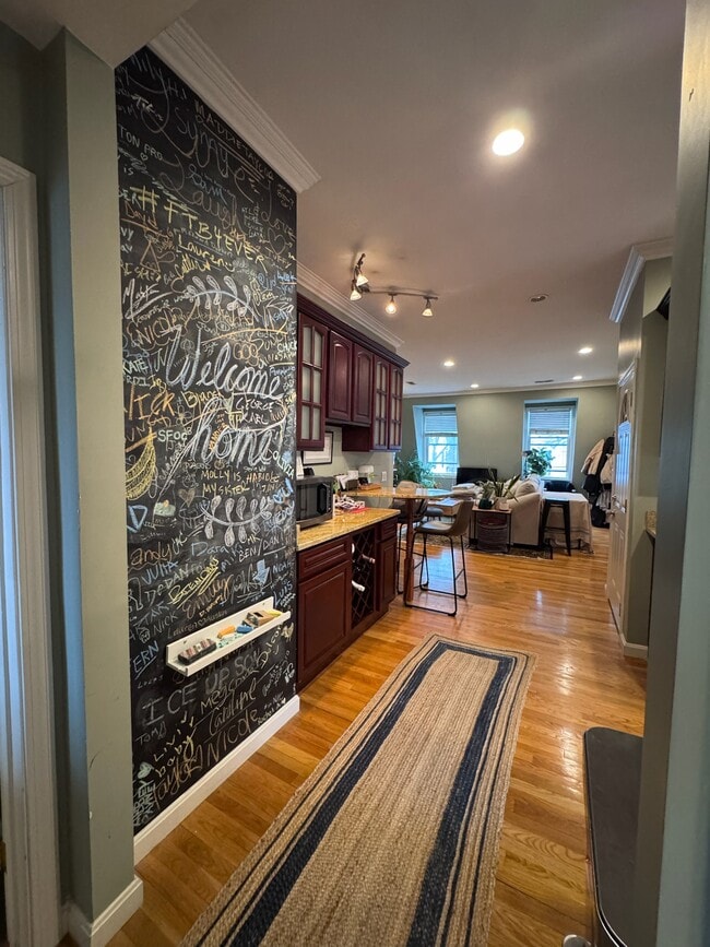 Building Photo - 127 Heath St Unit #2