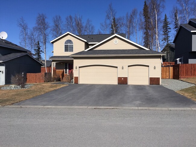 Beautiful 4 Bedroom Eagle River Home! - Beautiful 4 Bedroom Eagle River Home!