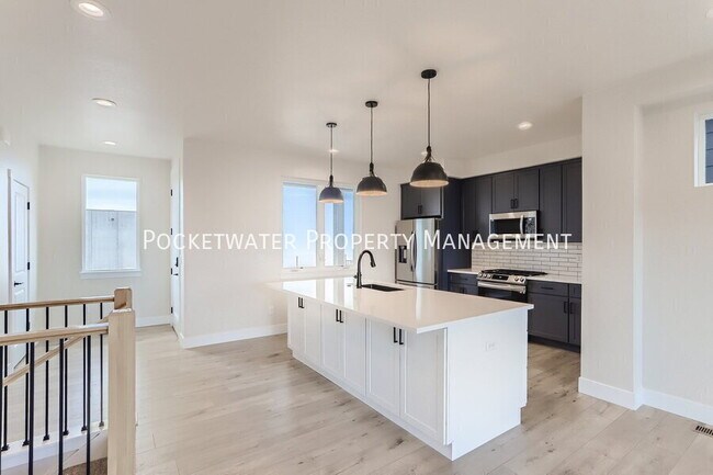 Photo - 1349 Baker St