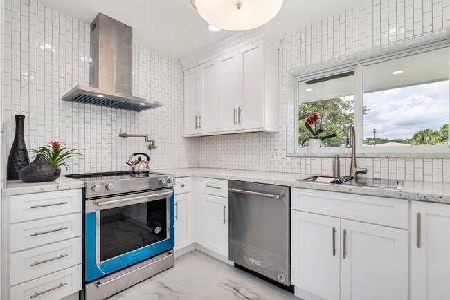 Building Photo - 331 Tequesta Dr Unit 223 Rental
