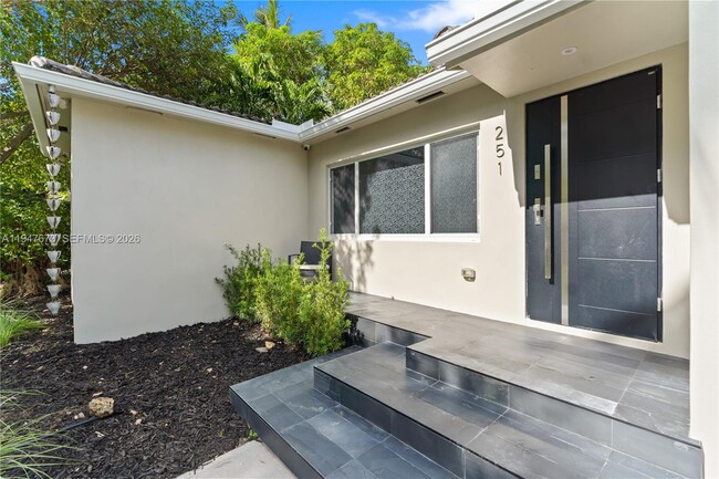 Photo - 251 NE 44th St