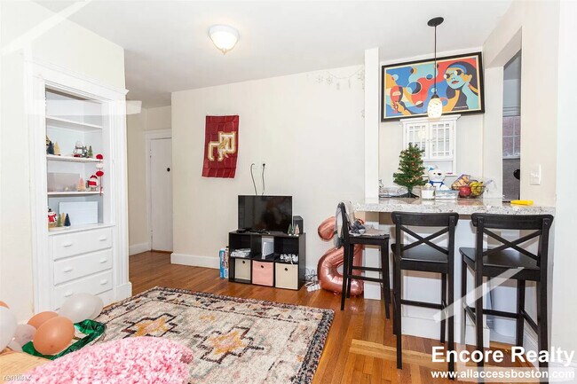 Building Photo - 2003 Commonwealth Ave Unit 10