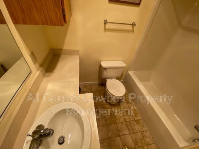 Photo - 509 E Curtis St Unidad Apt. 204