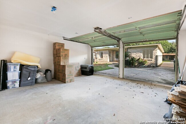 Photo - ~~COZY 3BD/2BA HOME! HIGHLANDS HIGH SCHOOL!!~~