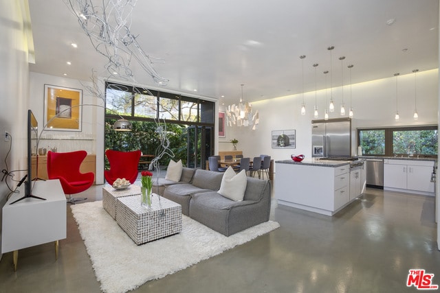 Building Photo - 1849 Fox Hills Dr Unit UNO