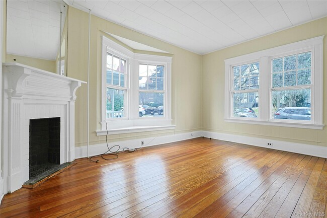 Photo - 105 S Broadway Unit 104