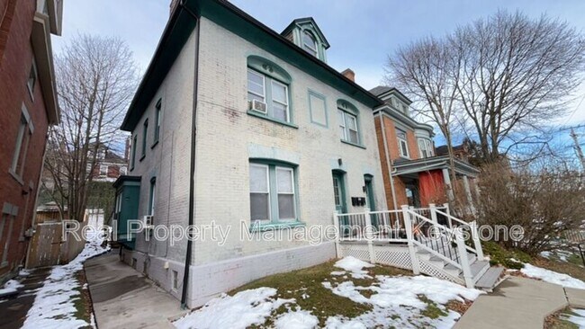 Building Photo - 923 Chislett St Unit 3