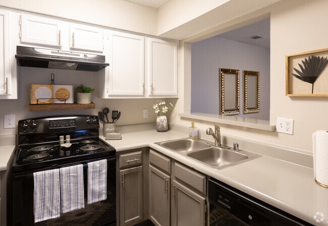 1BR 1BA - 630 SF