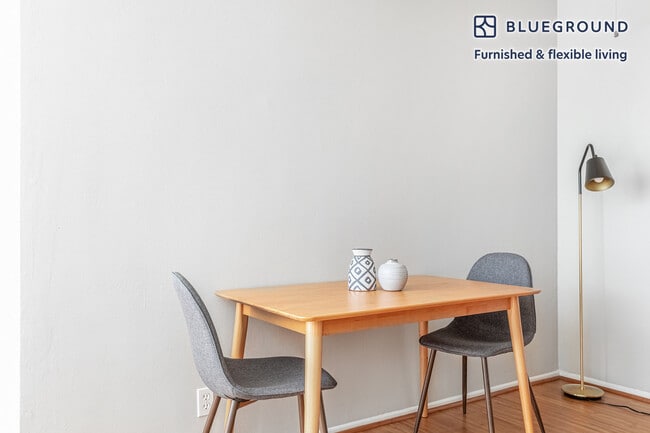 Photo - 14355 Huston St Unidad FL1-ID487