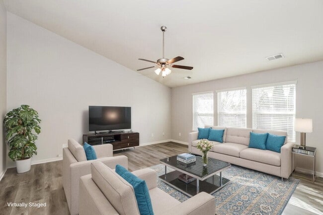 Photo - 162 High Point Way