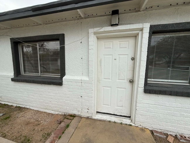 Photo - 460 E Delano St