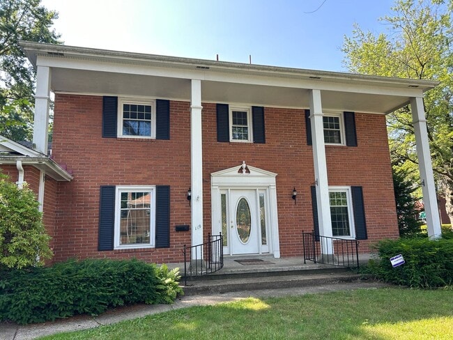 Photo - 119 W 41st St