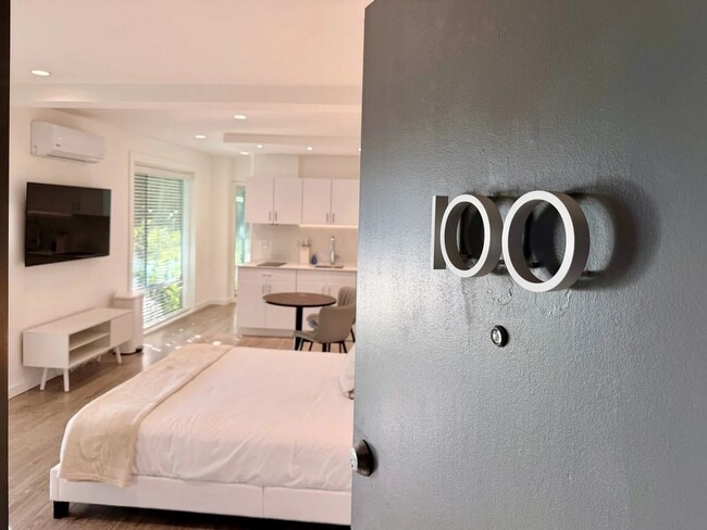 Wilshire Embassy Apartments