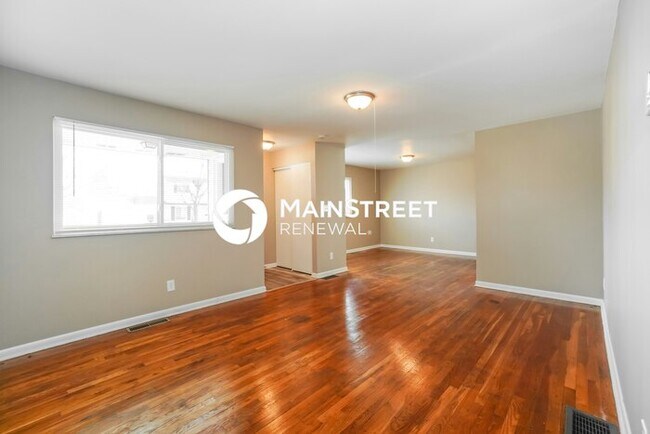 Photo - 3 Bedroom Pet-Friendly Home in COLUMBUS, OH with Main Street Renewal