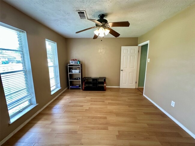 Photo - 1820 Aspen Ln