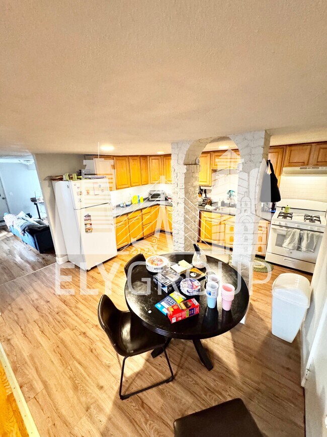 Building Photo - 16 Flint St Unit 16-1 Rental