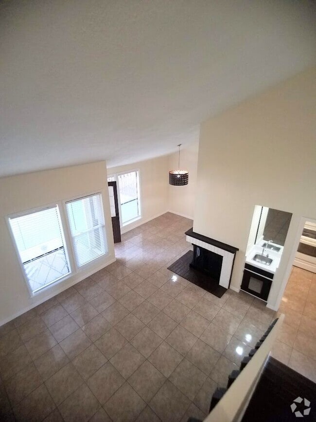 Building Photo - Beautiful 2/2 Towhhouse Feel Condo  x Rent... Unit 604