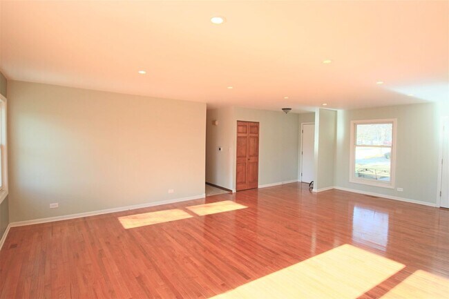 Photo - 2373 Crescent Ln S