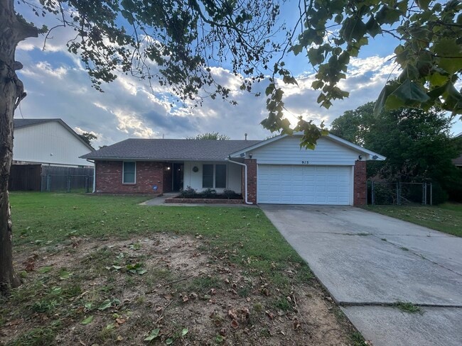 Photo - 915 Oak Hill Rd House