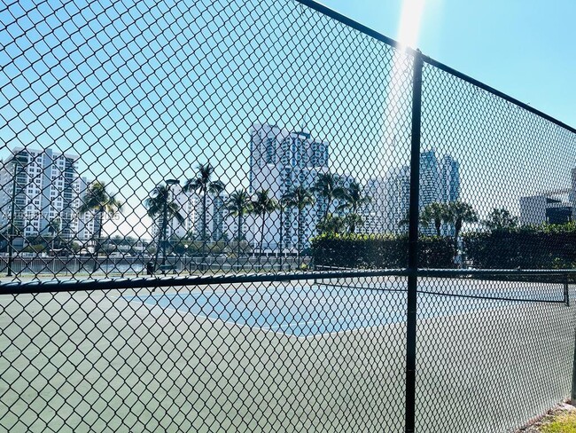 Photo - 1000 Parkview Dr Unit 605