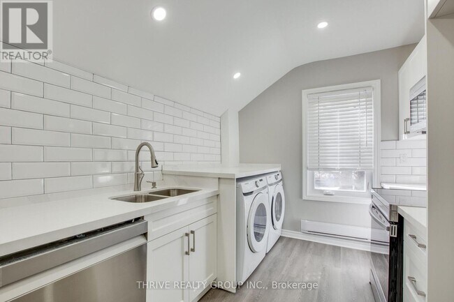 Photo - 140 Wellington St