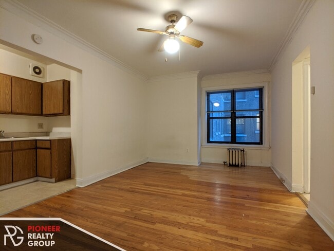 Building Photo - 522 W Briar Pl Unit 540-3D