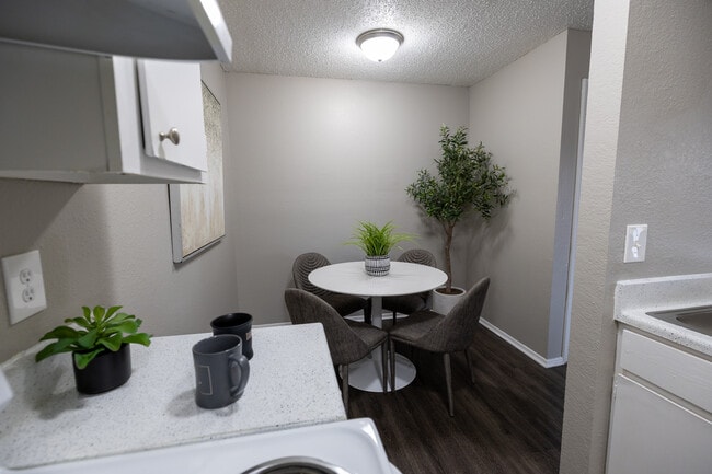Building Photo - WILLOW GLEN Rental