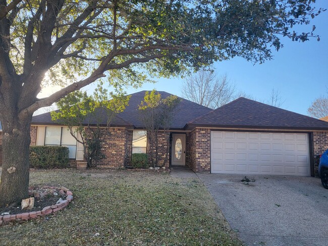 Building Photo - Charming 3bd 2 bth