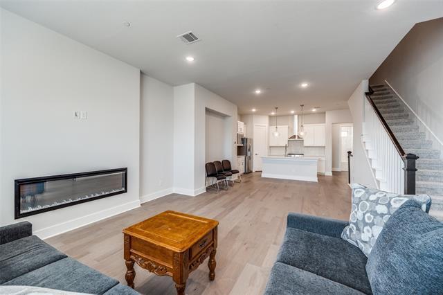 Photo - 909 Heights Wy