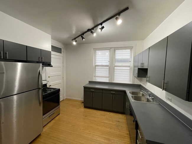 Photo - 1721 W Farragut Ave Unit 2