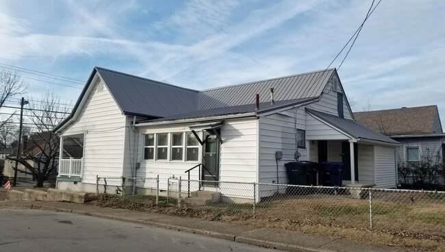 Building Photo - COMING SOON! Historic 2 BR House! Bonus Ro...