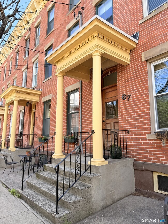 Building Photo - 67 Warren St Unit B