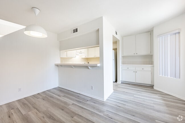 2BR, 2BA - 1,000SF - Dining Room - Lido Apartments - 11919 Culver Blvd