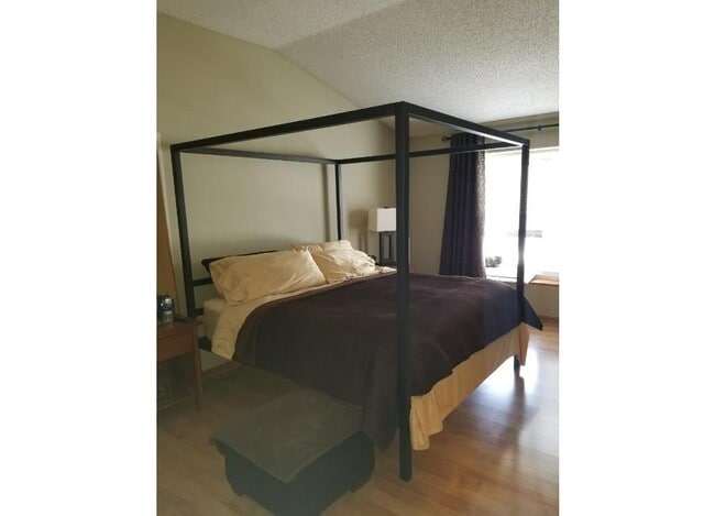 Photo - End-Unit Townhome *3Bd*2.5Ba plus loft*1767sqft. Community Pool! Available July 1st!