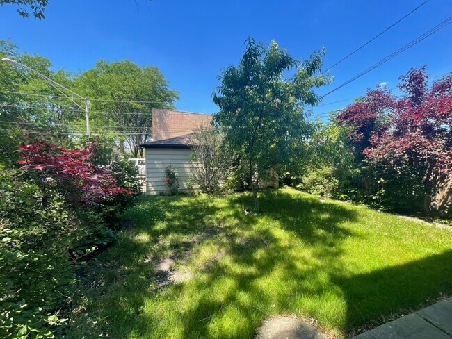 Photo - 5058 W Schubert Ave Unidad 2