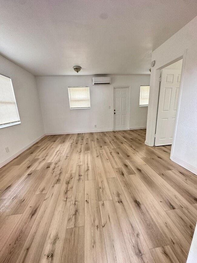 Building Photo - LC 07:129 SW 5th CT Unit 3 Rental