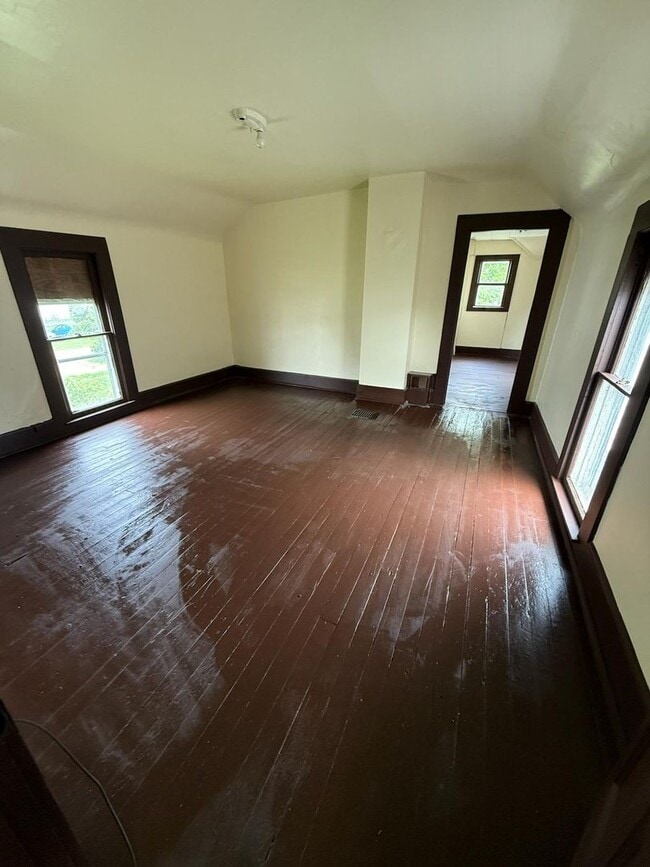 Photo - 3 bedrooms 1.5 bath in peaceful and beauti...