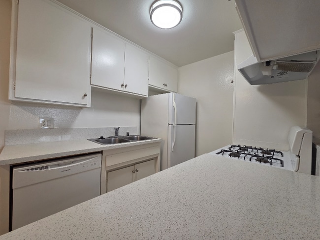 Photo - 3861 Mentone Ave Unit 2