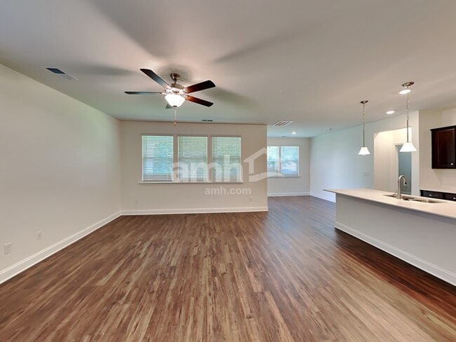 Photo - 542 Rivermist Dr