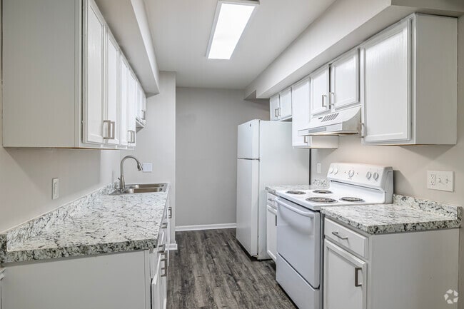 2BD, 2BA - 850SF - Secor Flats